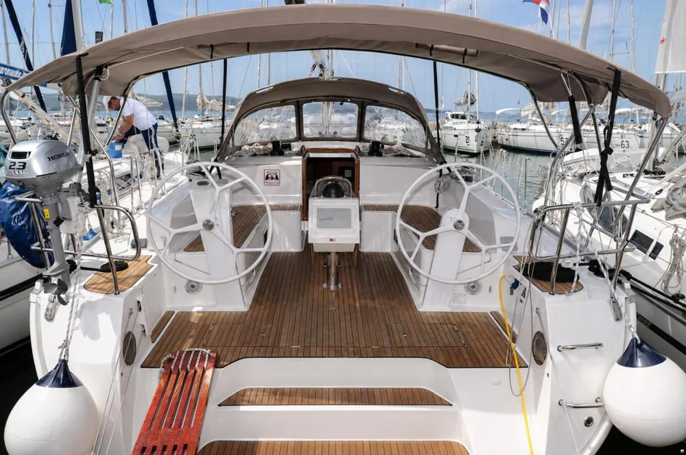 BoatPhoto.coverAlt