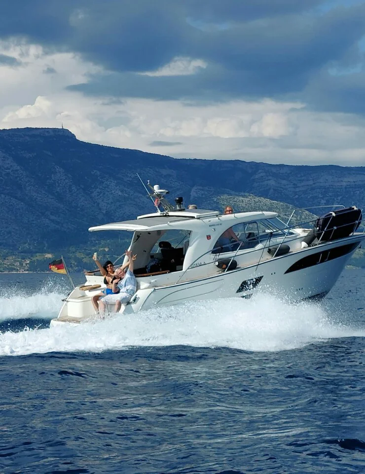 BoatPhoto.coverAlt