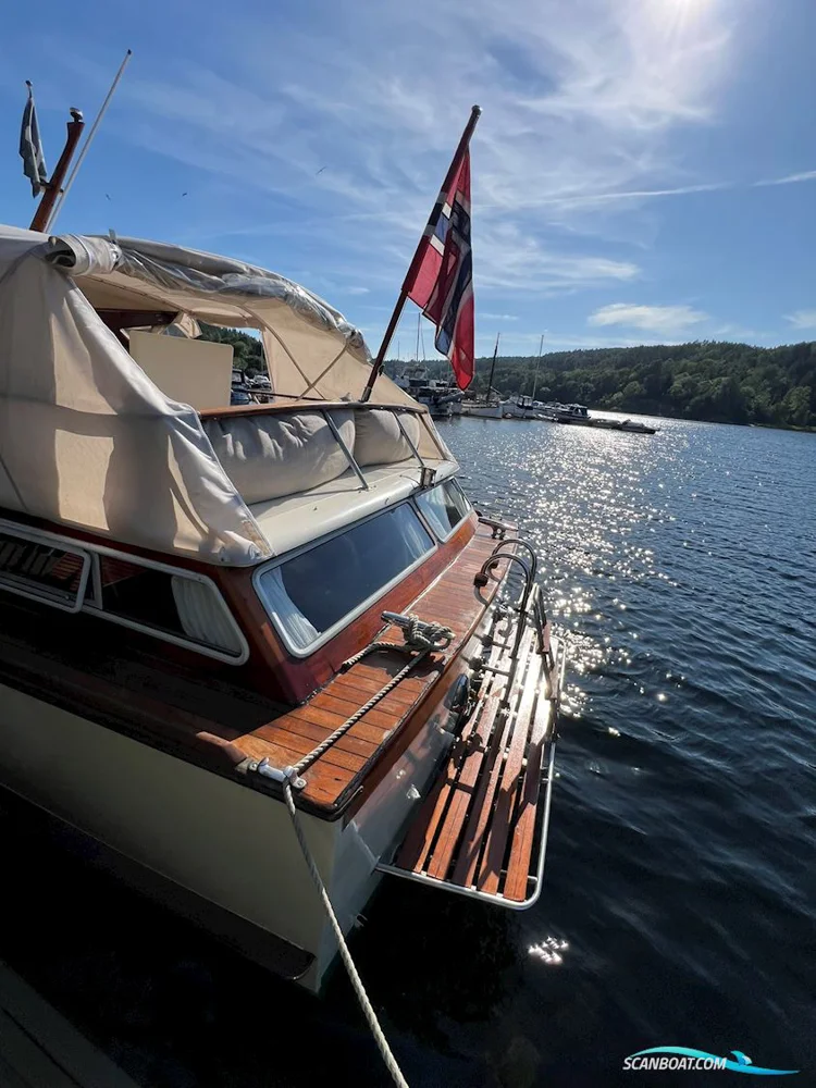 BoatPhoto.alt