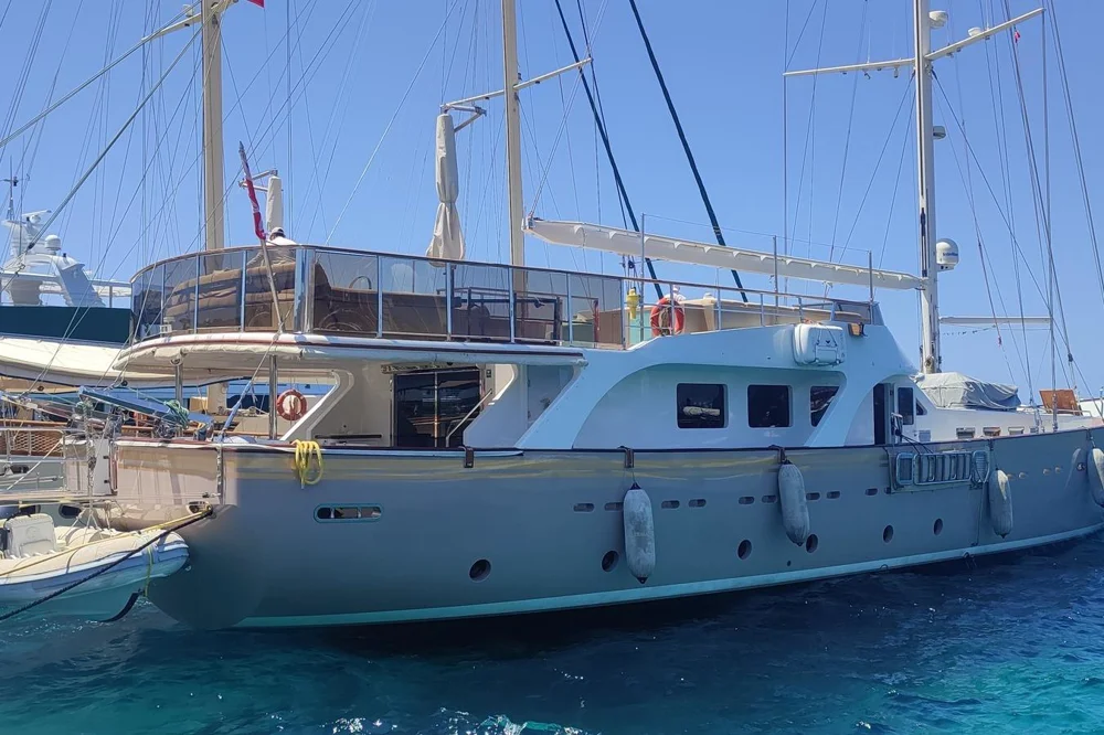 BoatPhoto.coverAlt
