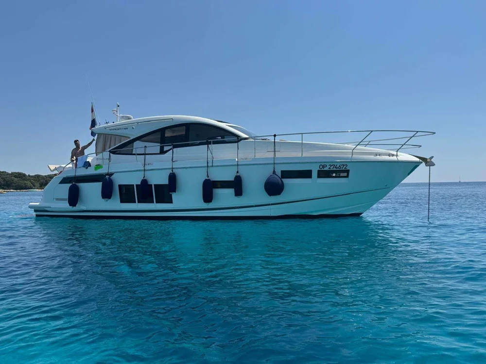 BoatPhoto.coverAlt