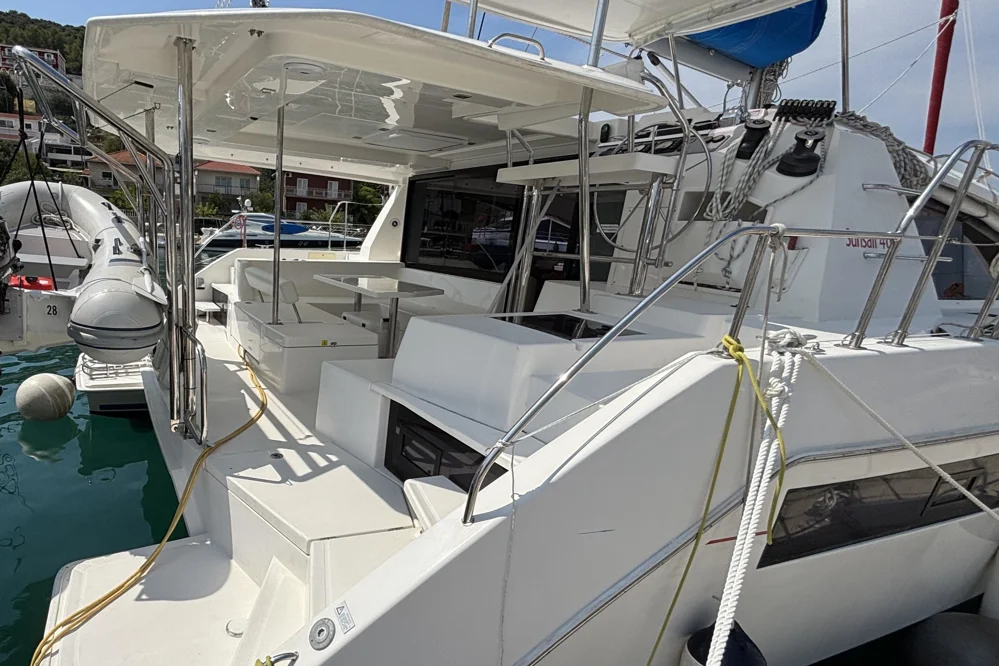 BoatPhoto.coverAlt