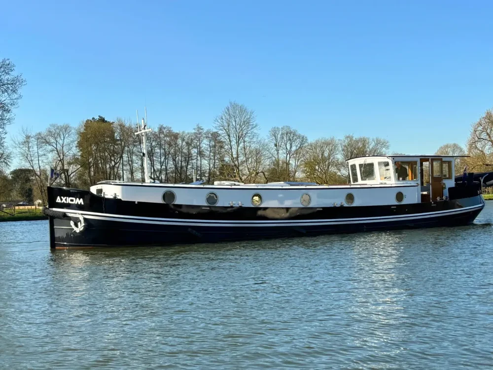 BoatPhoto.coverAlt