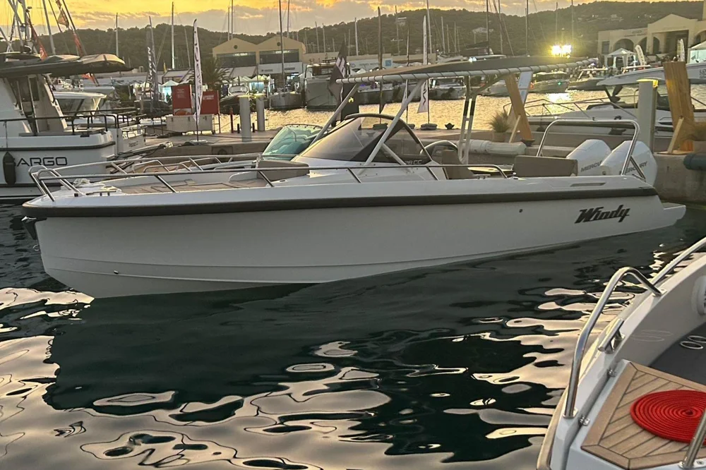 BoatPhoto.coverAlt