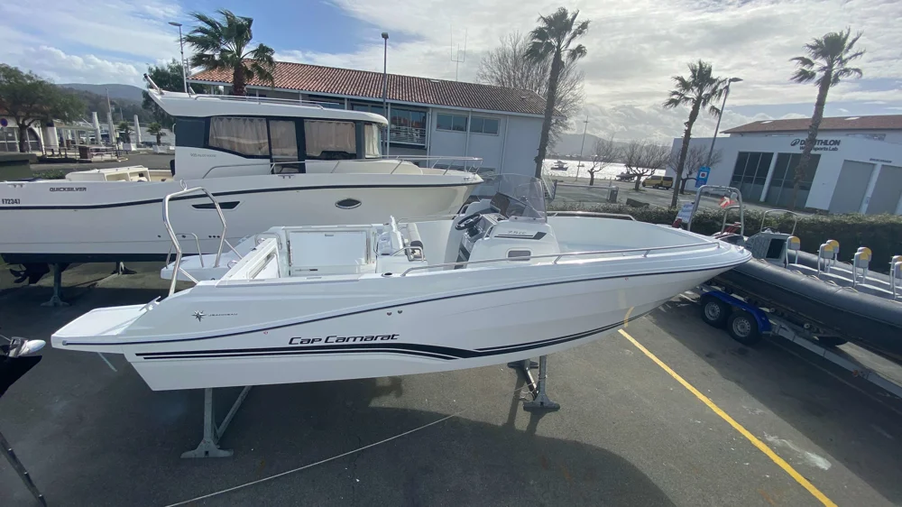 BoatPhoto.coverAlt