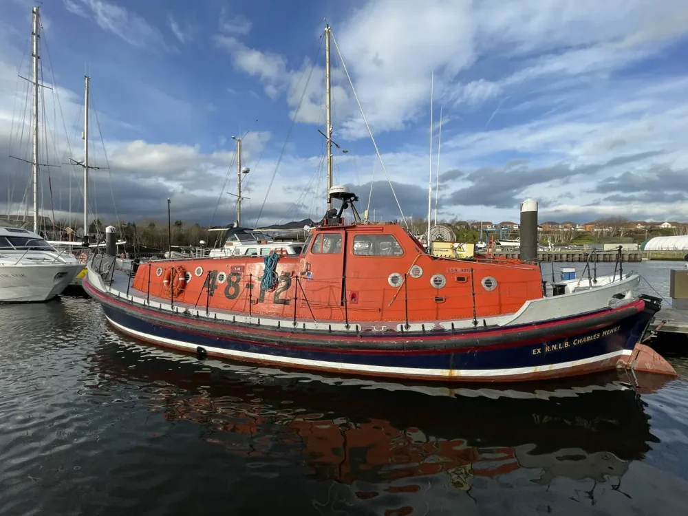 BoatPhoto.coverAlt