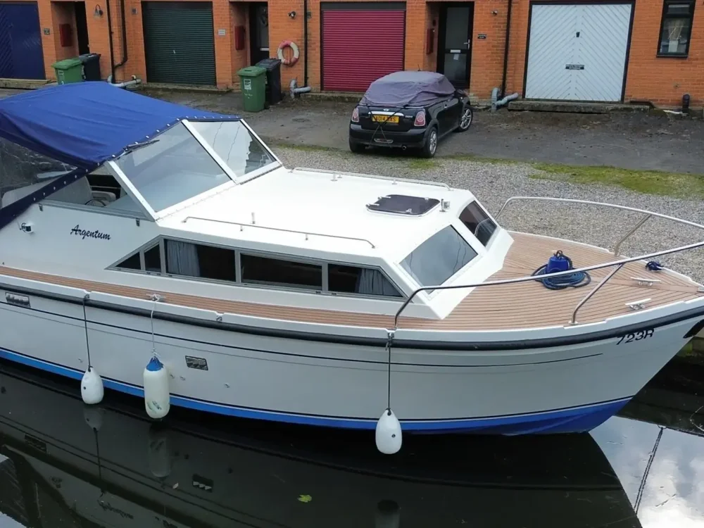 BoatPhoto.coverAlt