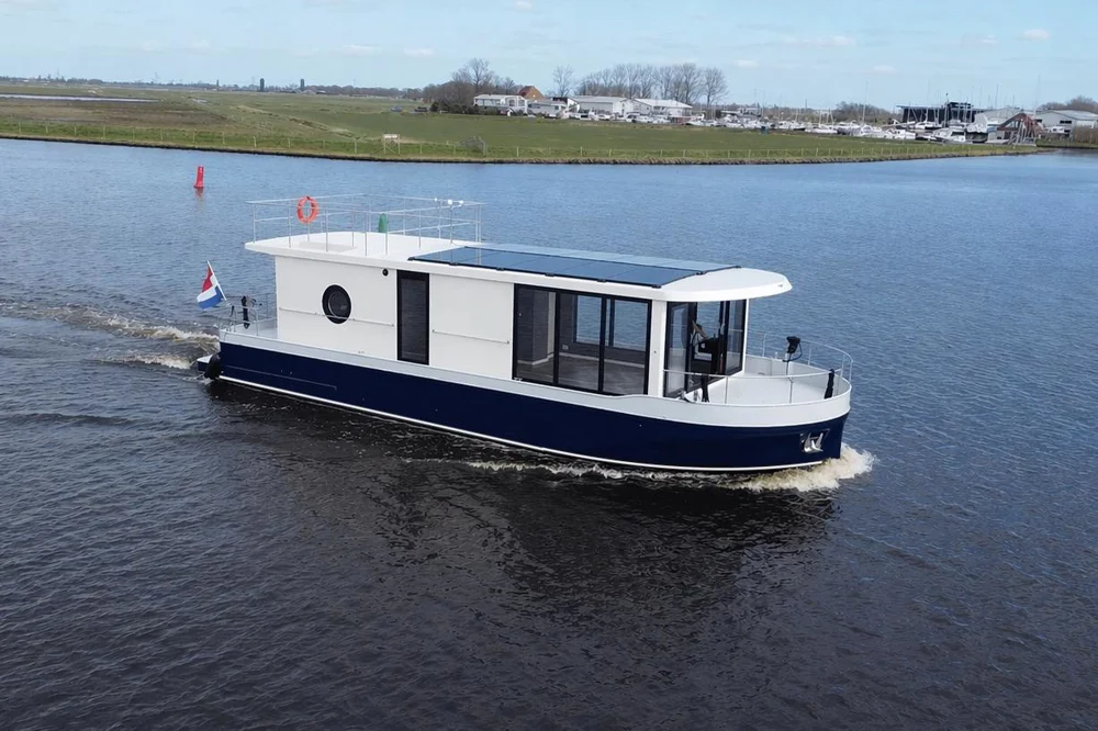 BoatPhoto.coverAlt