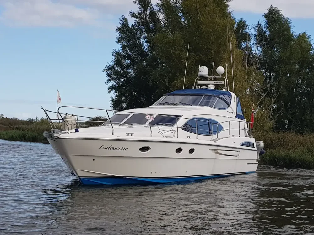 BoatPhoto.coverAlt