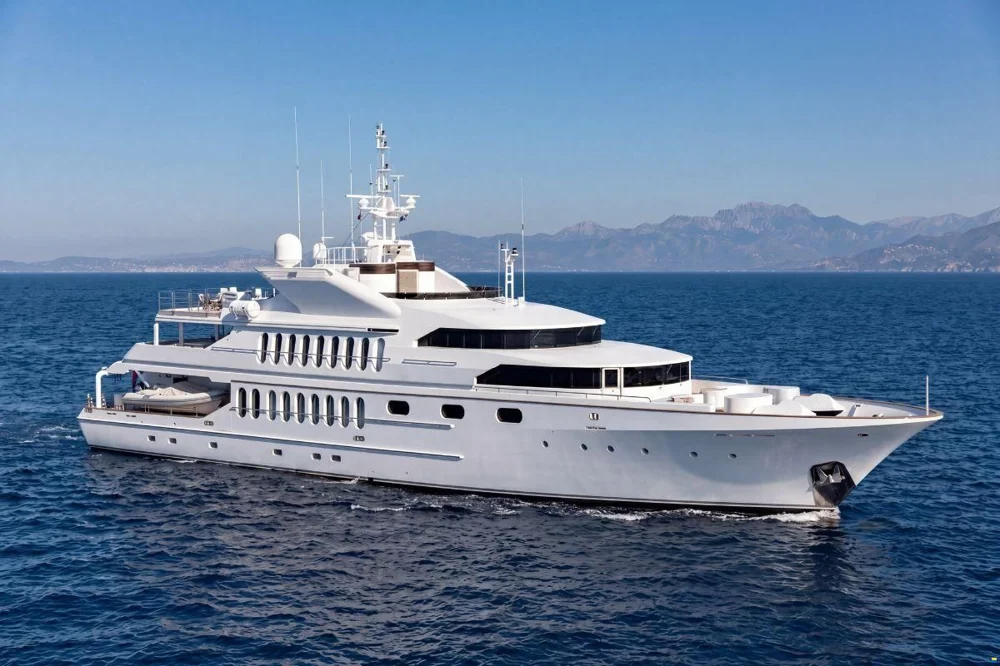 BoatPhoto.coverAlt