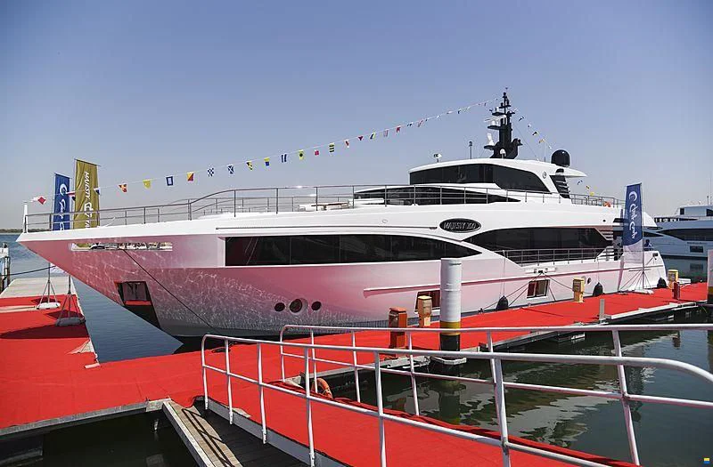 BoatPhoto.coverAlt