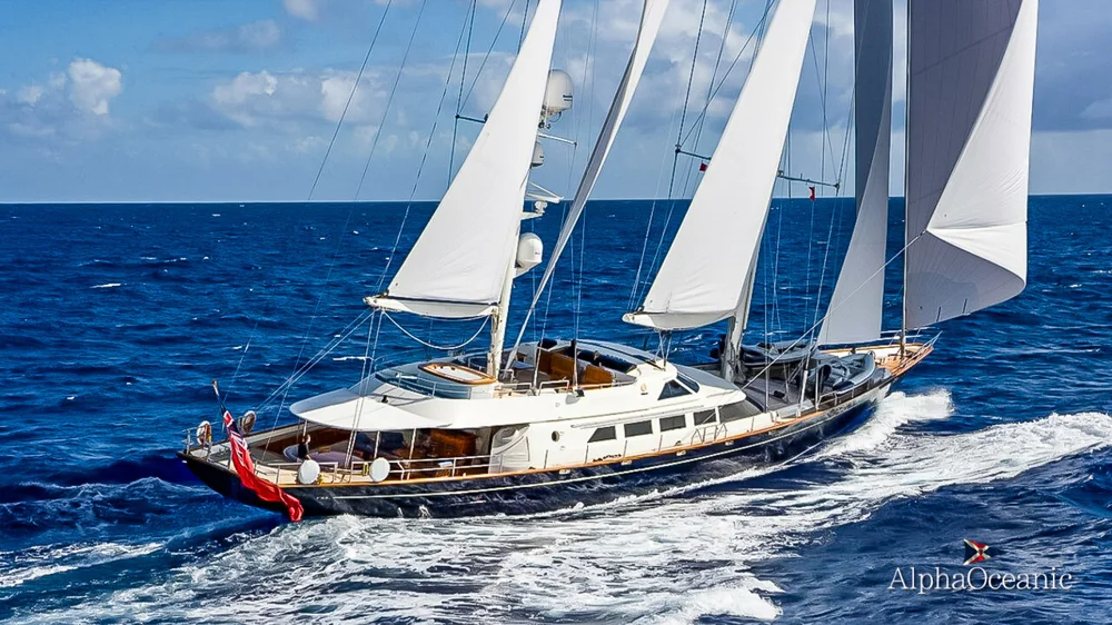 BoatPhoto.coverAlt