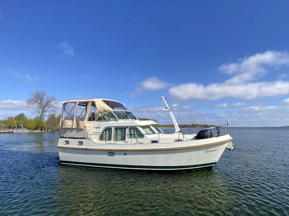 2012 Linssen Yachts Linssen 29.9 AC for sale in Plau am See, Germany, photo 1 of 10