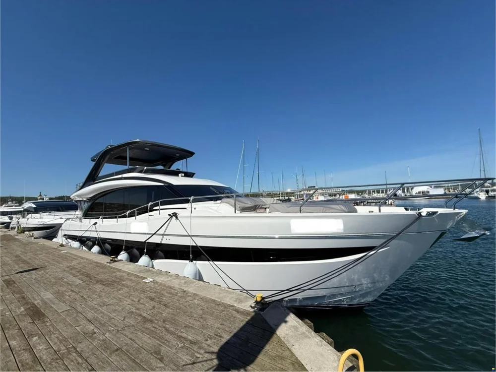 BoatPhoto.coverAlt