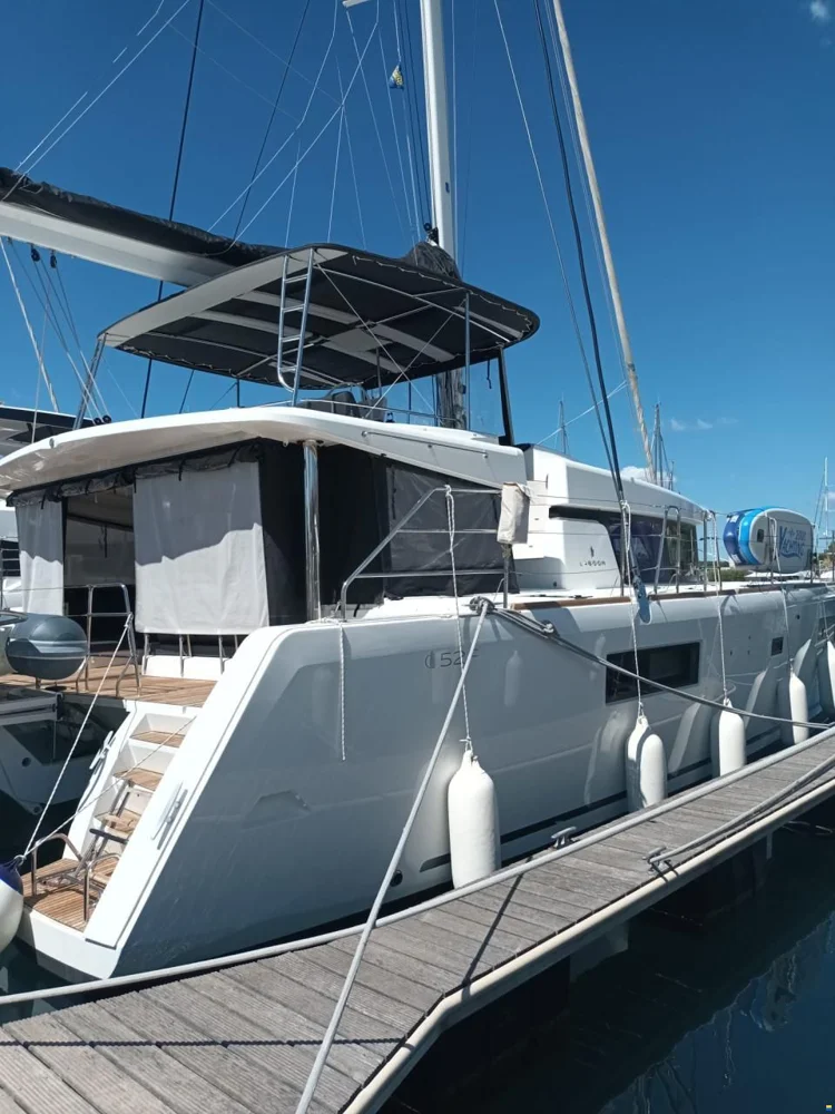 BoatPhoto.coverAlt