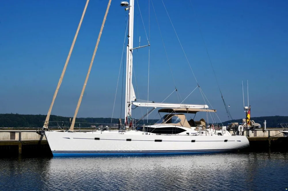 BoatPhoto.coverAlt