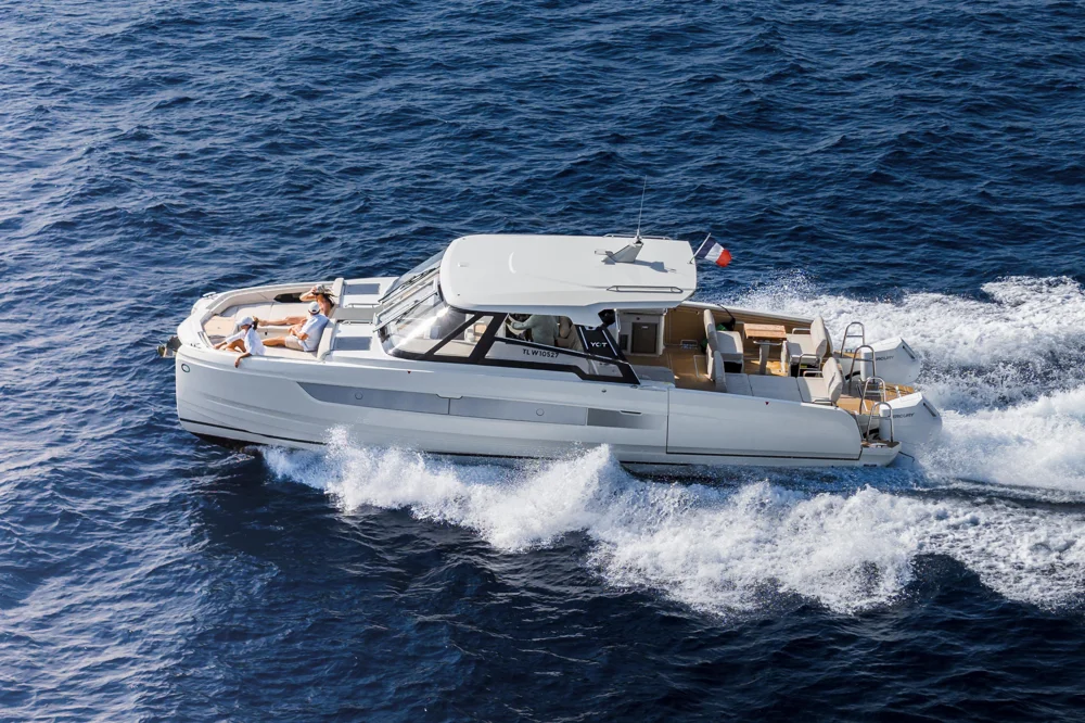 BoatPhoto.coverAlt