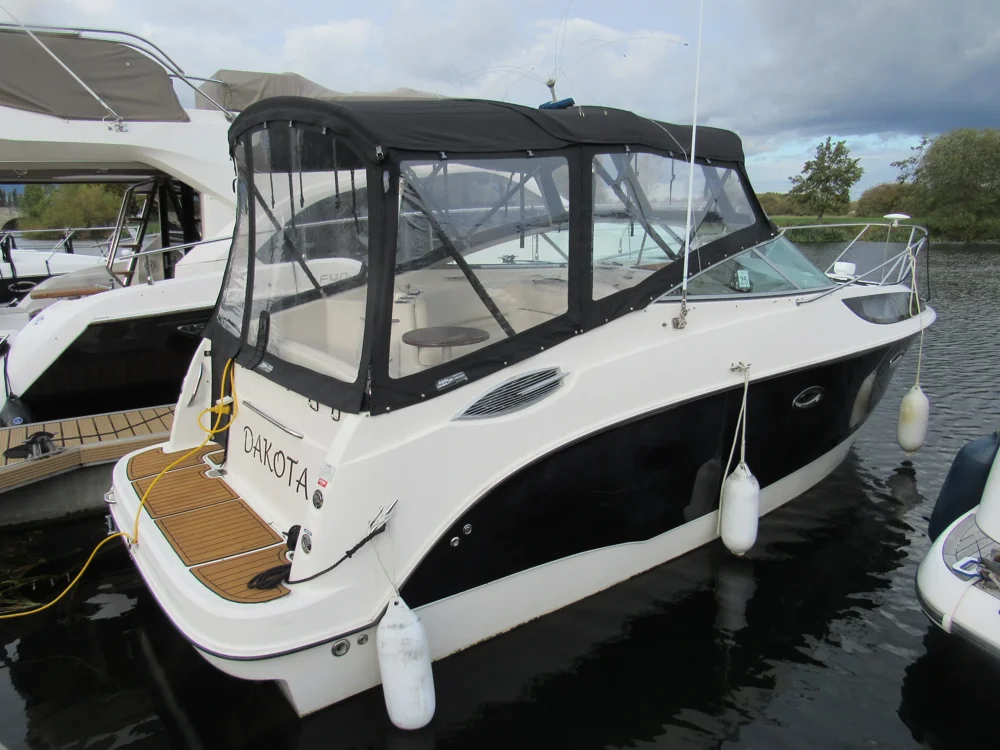2010 Bayliner 255 Cruiser for sale in Chertsey, United Kingdom, photo 2 of 3