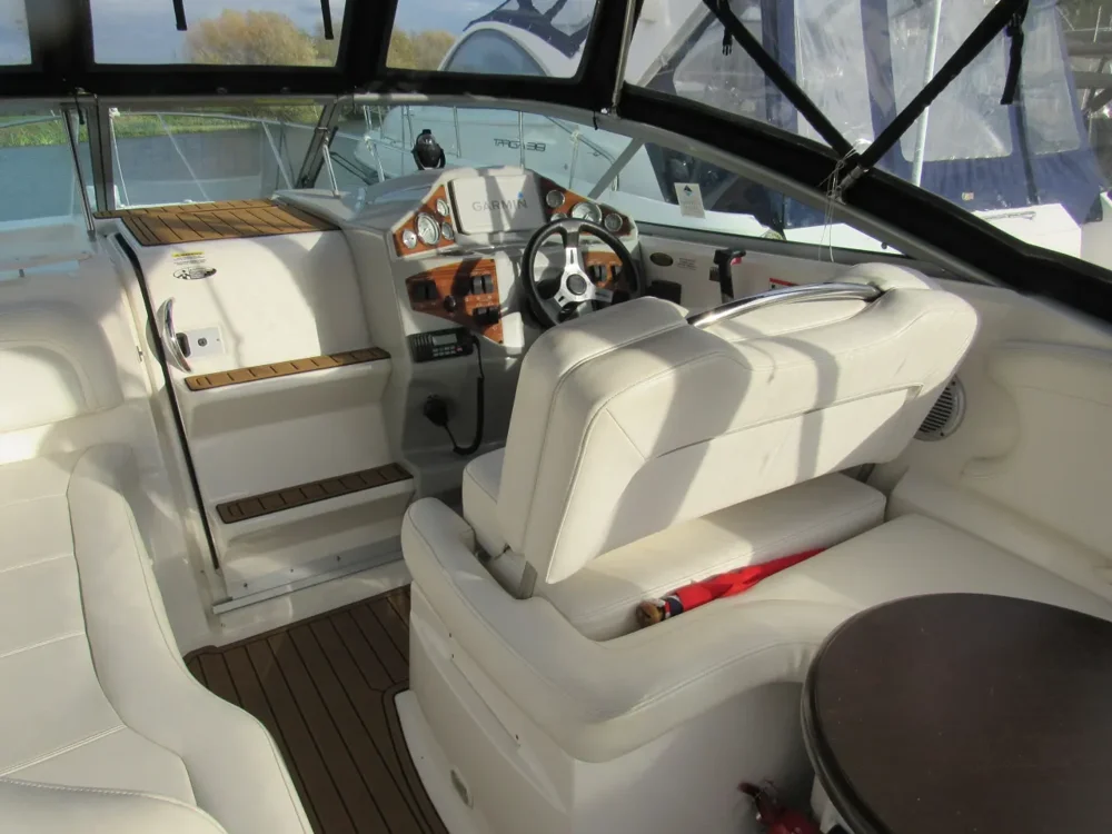 2010 Bayliner 255 Cruiser for sale in Chertsey, United Kingdom, photo 3 of 3