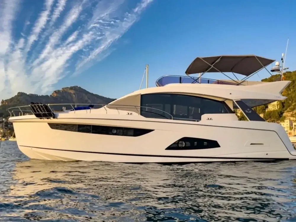 BoatPhoto.coverAlt