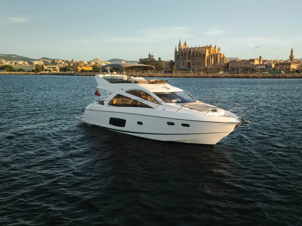BoatPhoto.coverAlt