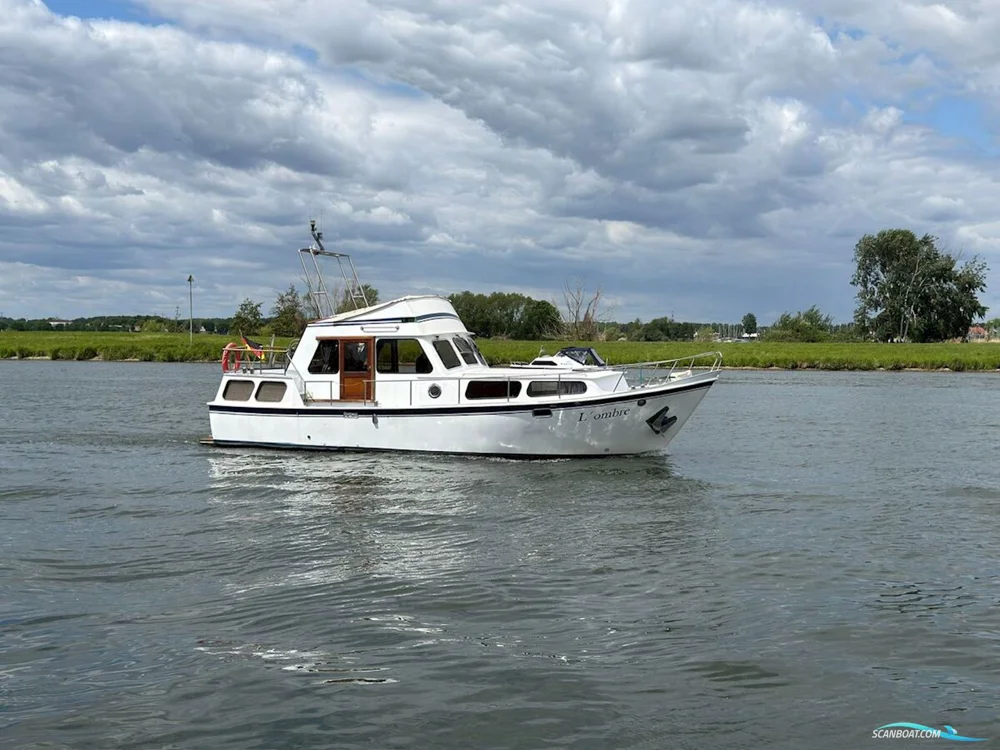 BoatPhoto.coverAlt