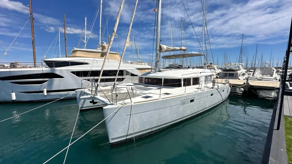BoatPhoto.coverAlt