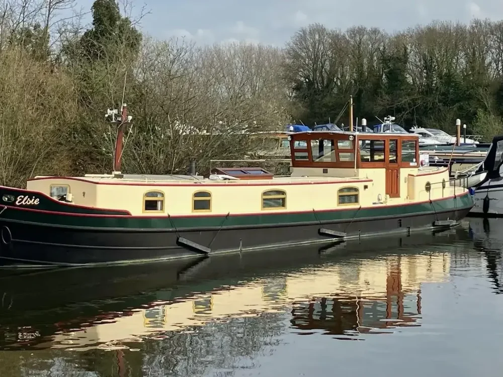 BoatPhoto.coverAlt