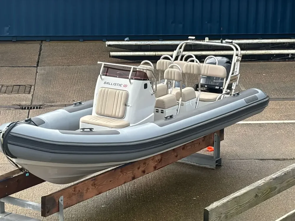 BoatPhoto.coverAlt