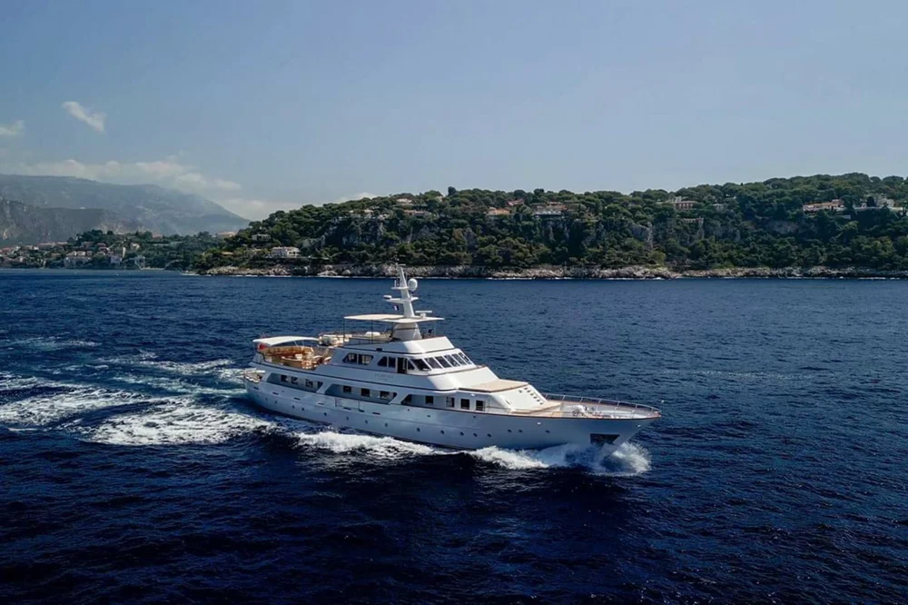 BoatPhoto.coverAlt