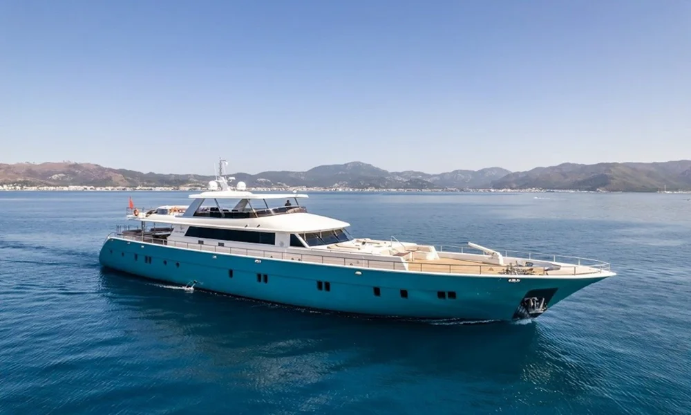 BoatPhoto.coverAlt