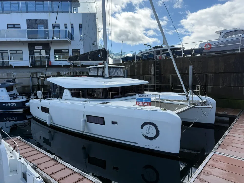 BoatPhoto.coverAlt
