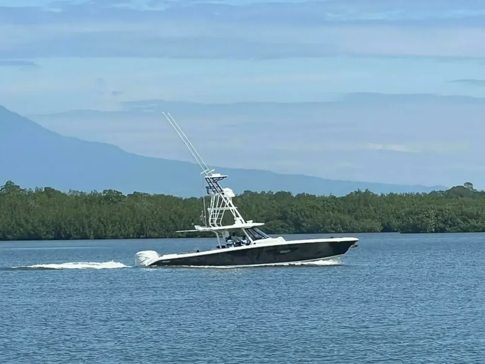 BoatPhoto.coverAlt
