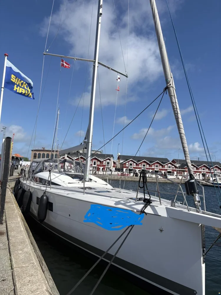 BoatPhoto.coverAlt