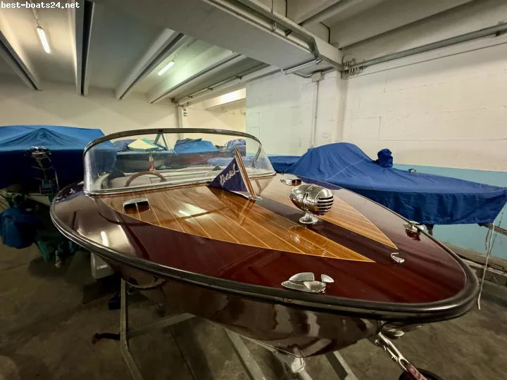 BoatPhoto.coverAlt