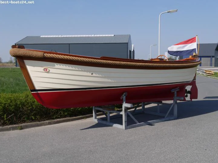 BoatPhoto.coverAlt
