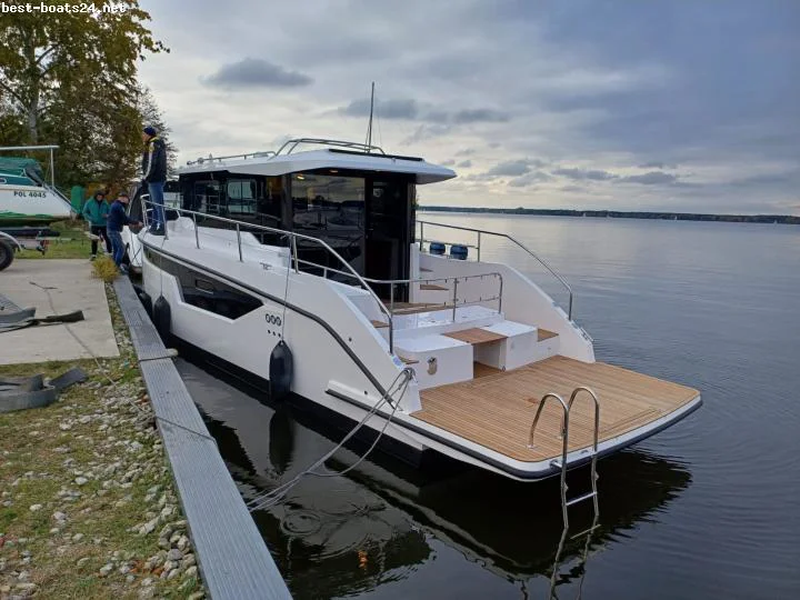 BoatPhoto.coverAlt