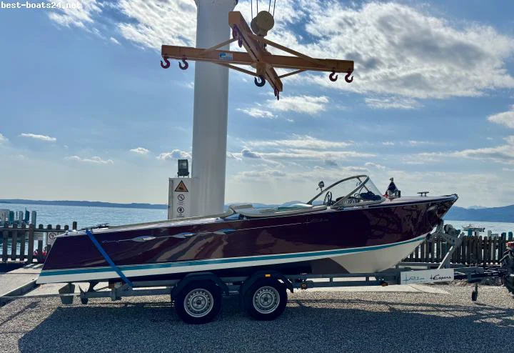 BoatPhoto.alt