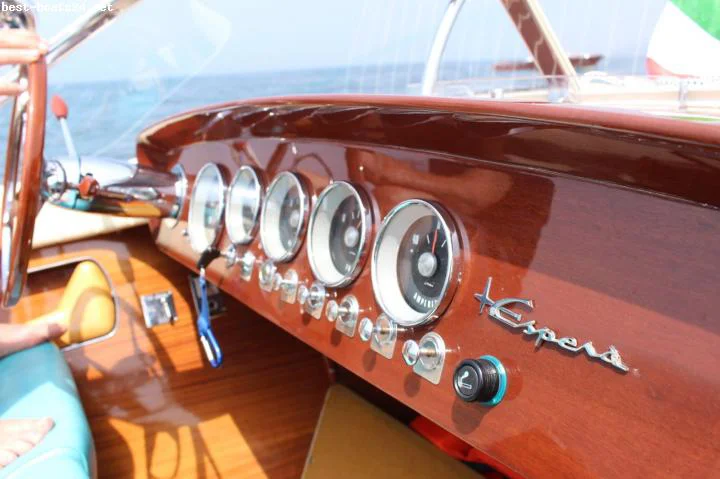 BoatPhoto.alt
