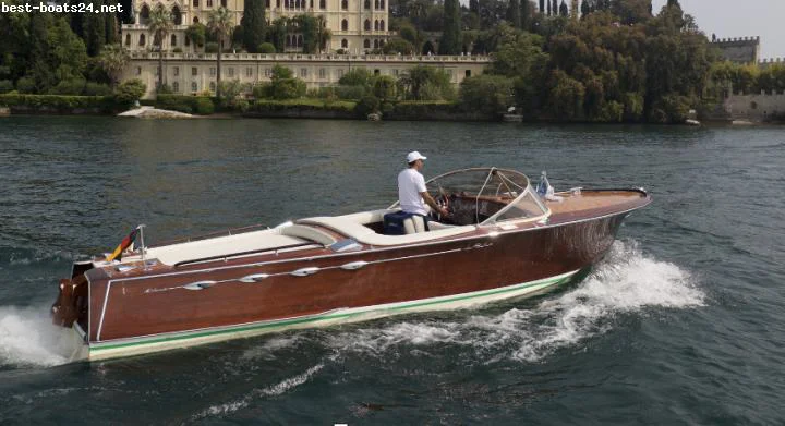 BoatPhoto.coverAlt