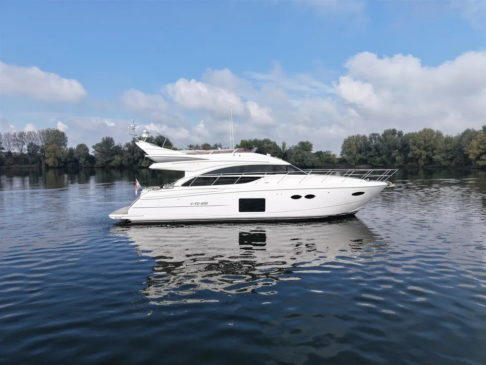 BoatPhoto.coverAlt