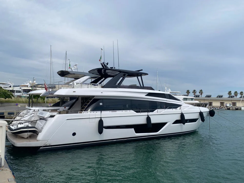 BoatPhoto.coverAlt