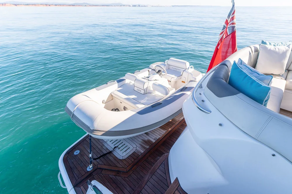 2019 Princess Yachts V50 for sale in Vilamoura, Portugal, photo 4 of 5