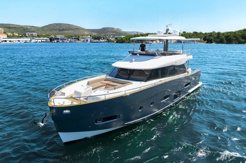 BoatPhoto.coverAlt