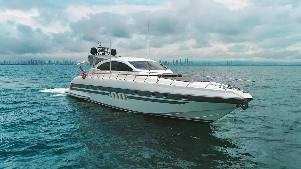 BoatPhoto.coverAlt