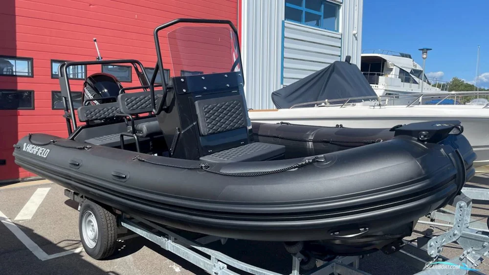 BoatPhoto.coverAlt