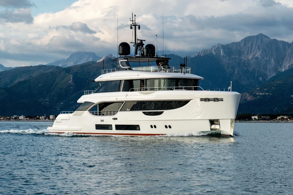 BoatPhoto.coverAlt