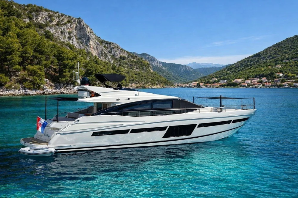 BoatPhoto.coverAlt