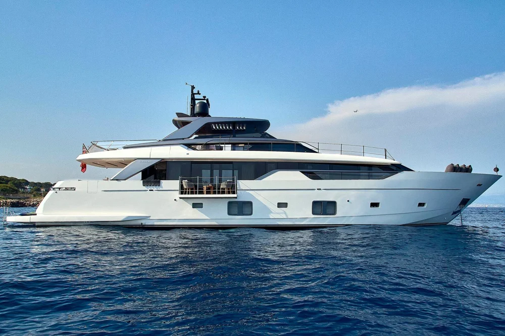 BoatPhoto.coverAlt