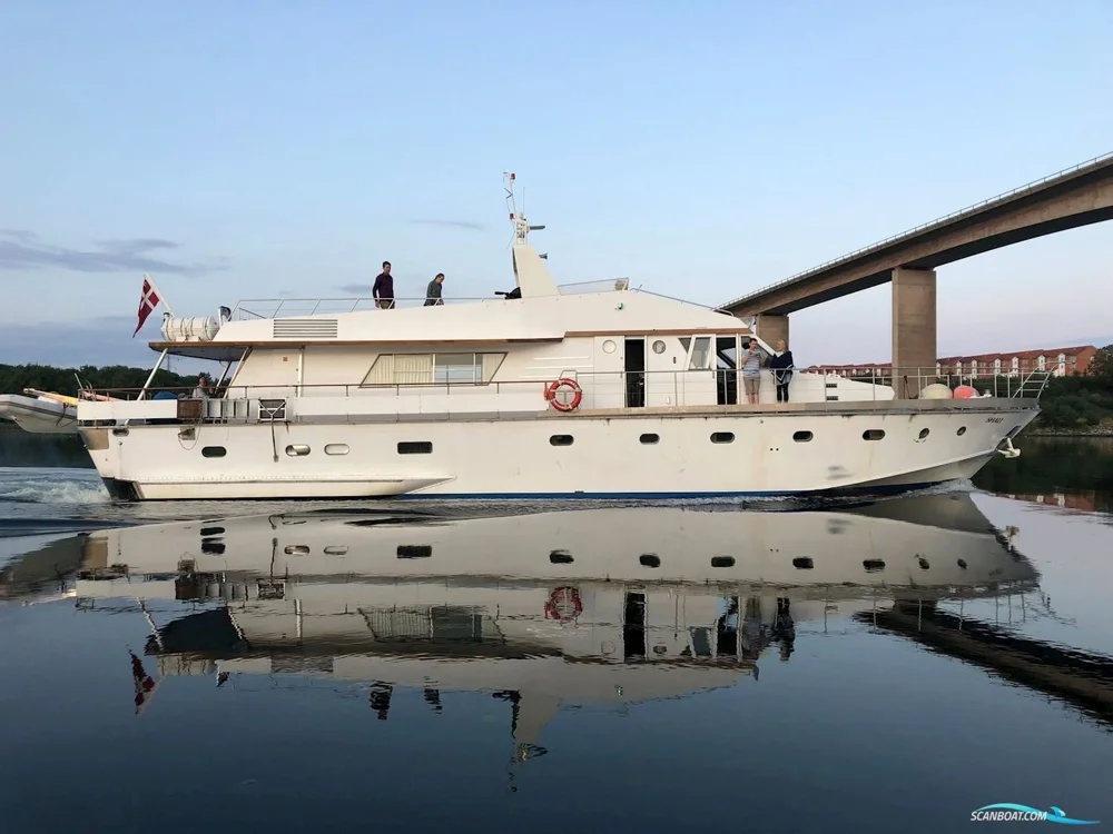 BoatPhoto.alt